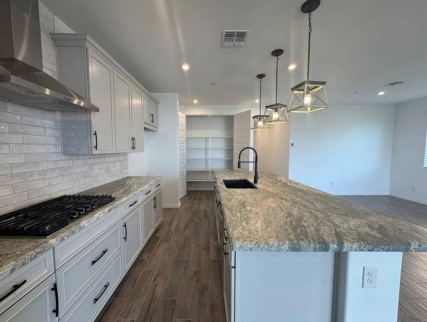 Like New Home In Northpointe In Peoria — Photo 3