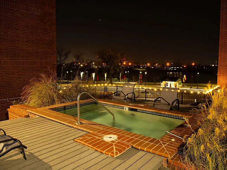 Lincoln Park Apartments — Photo 3