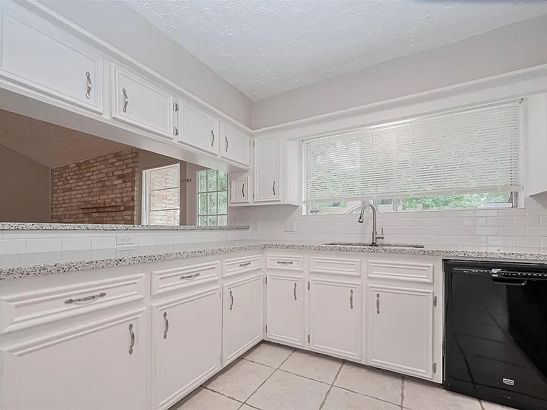 2606 Lexington Woods Dr — Photo 20