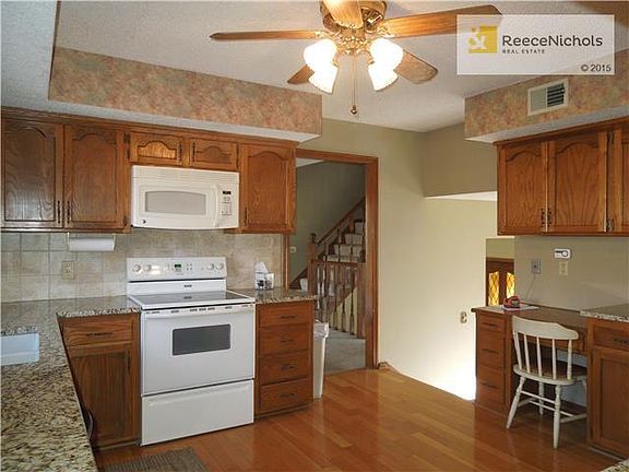 Built in desk area is such a plus!