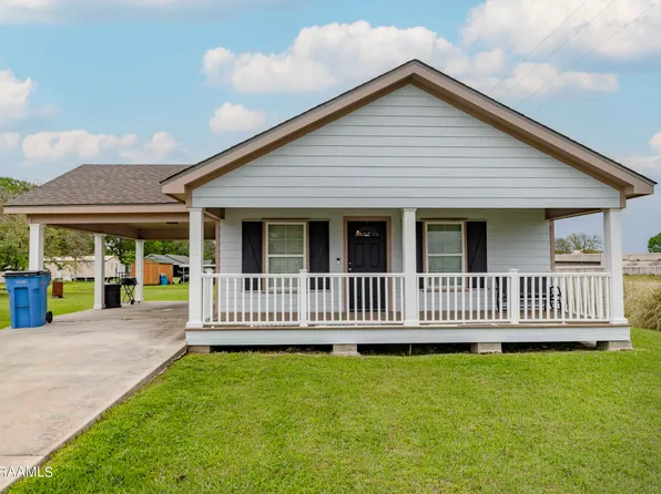 102 Carribean Dr, Jeanerette, LA 70544