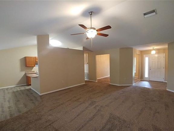 4th image of 2831 Alister Ave