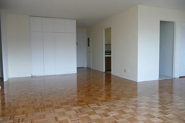 Rented by R&R Realty Partner, Inc. | media 9