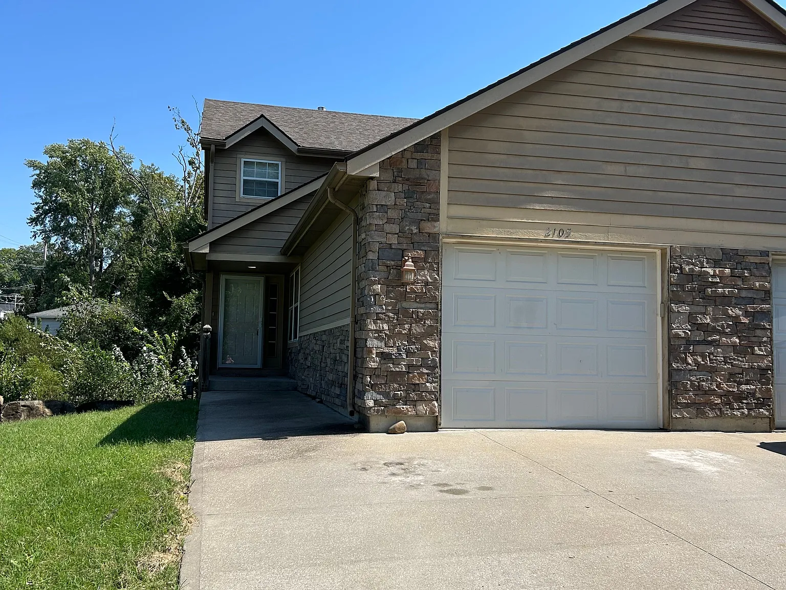 4 bed, 2632 sqft, $1,600 — Photo 2