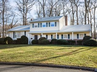 154 Sibbald Dr, Park Ridge, NJ 07656