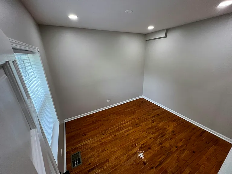 Upper level room 1