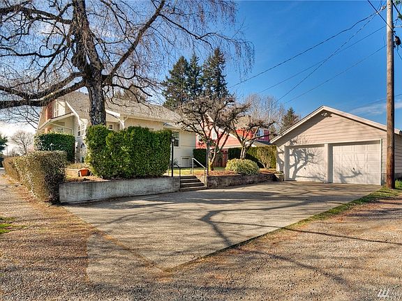 3rd image of 2326 Capitol Way S
