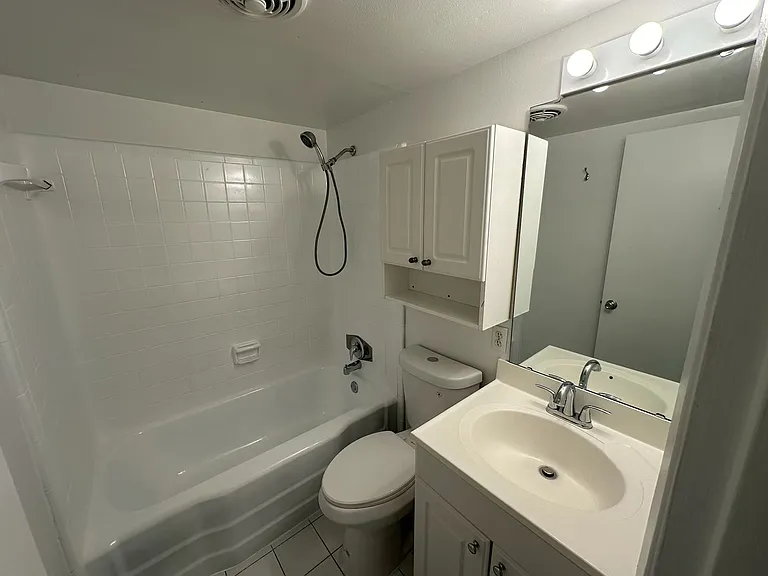 3200 Fairway Ln — Photo 11