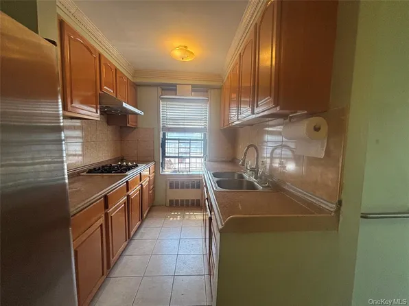 152-72 Melbourne Avenue image 10 of 17