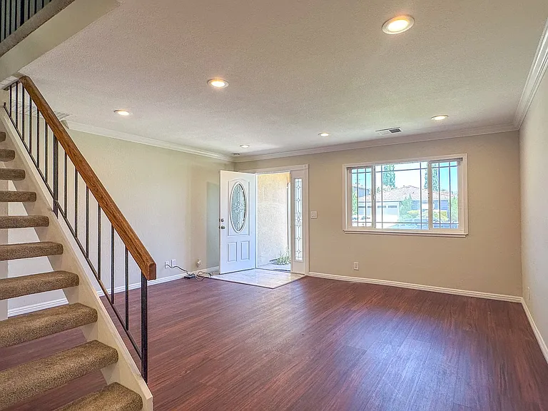 4577 Meadowhurst Ct — Photo 2