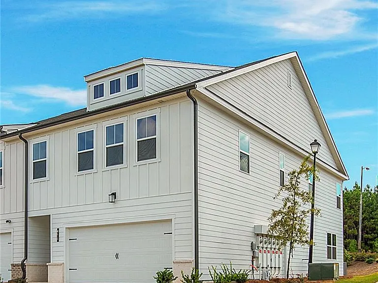 410 Point Place Dr — Photo 2