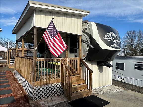 2nd image of 108 Grand View Dr