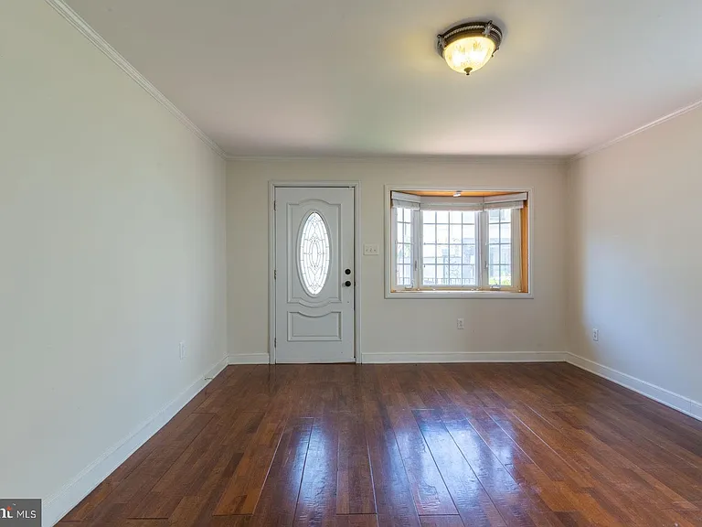 1439 E Oxford St — Photo 6
