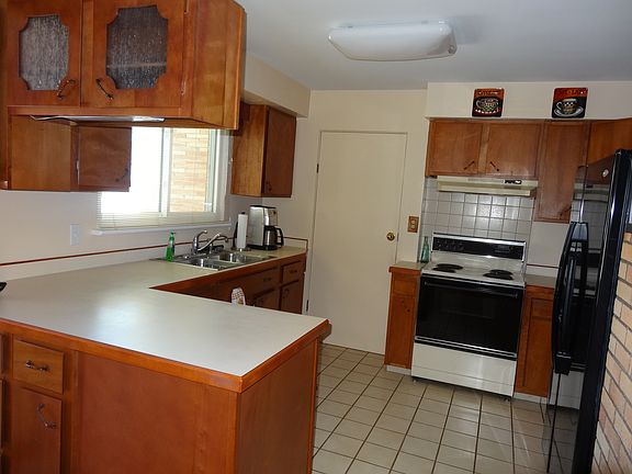 4th image of 303 Southlawn Dr