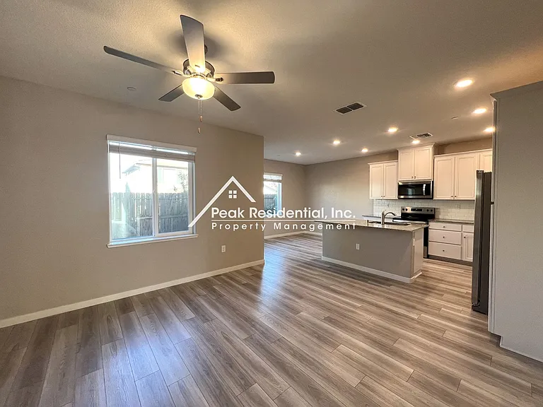 2808 Bedell St — Photo 3