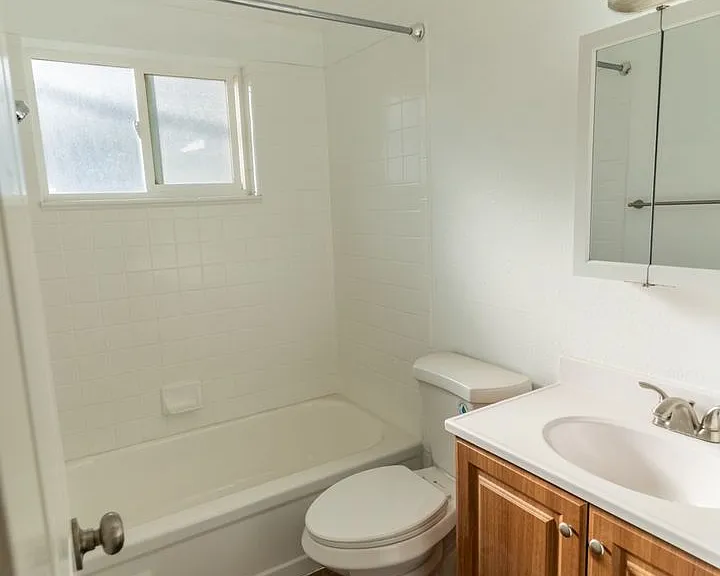 Knollwood and Tanglewood Apartments — Photo 7