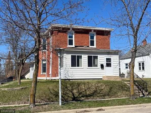 303 6th St NE, Staples, MN 56479
