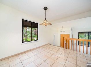 177 Sandcastle Ky, Secaucus, NJ 07094