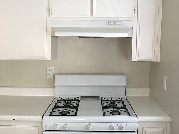 5th image of 1119 E Ventura St