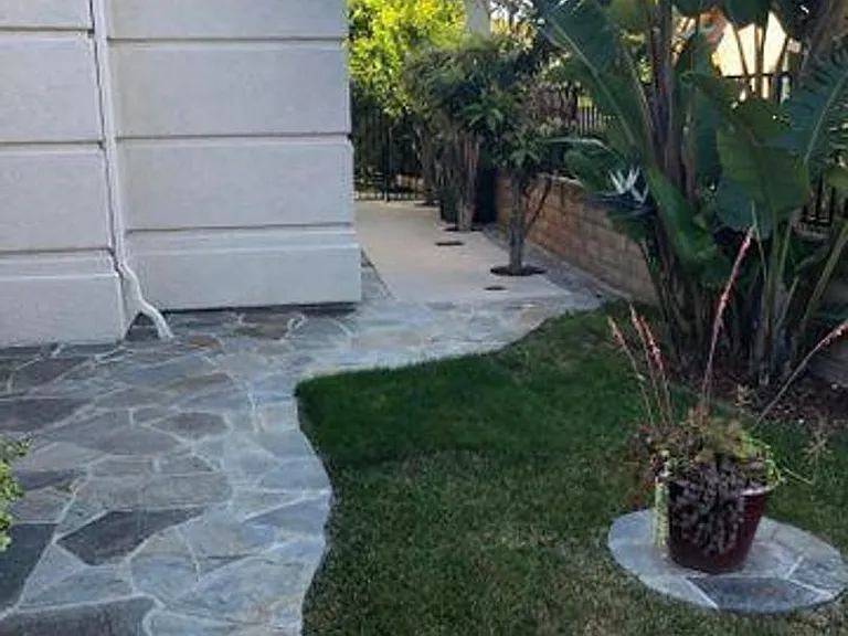 2792 Sandhurst Ave — Photo 9