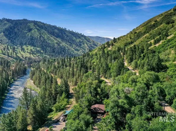 5 Javes Ln, Banks, ID 83602