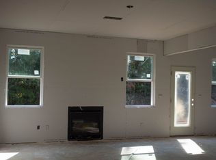 90 Newnan Lakes Dr, Newnan, GA 30263