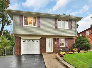 24 Cooper St, Bergenfield, NJ 07621