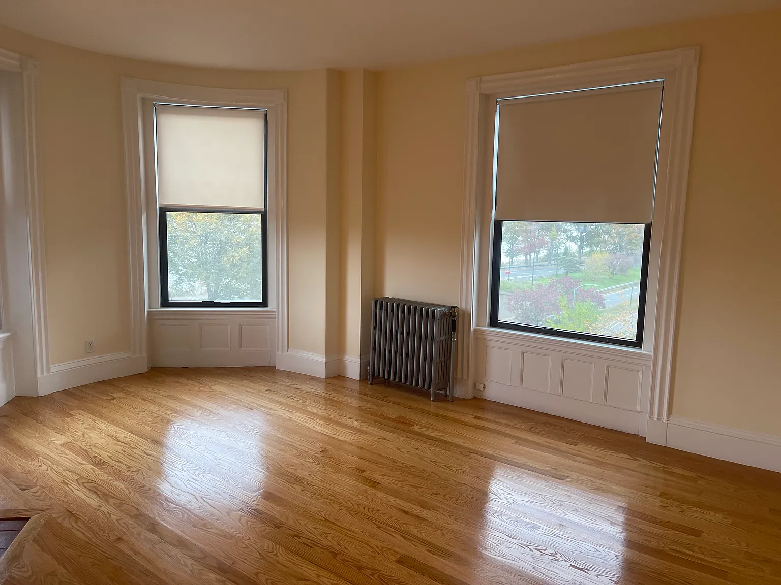 2 bed, 999 sqft, $3,600 — Photo 2