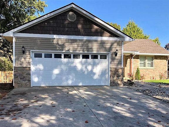 2nd image of 216 Riverwoods Cv