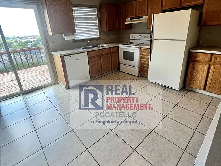 1247 Holman Ave — Photo 6