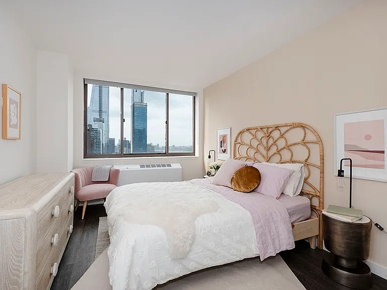 520 W 43rd St #8E — Photo 1
