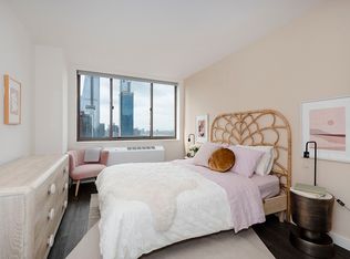 520 W 43rd St #15A2, New York, NY 10036