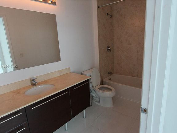 3rd image of 1900 N Bayshore Dr APT 804