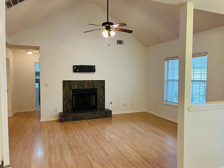 145 Riverside Dr — Photo 4