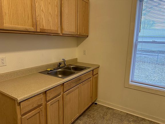 3rd image of 122 Rankin Ave #122