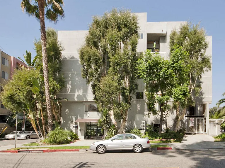 Franklin Place — Photo 37