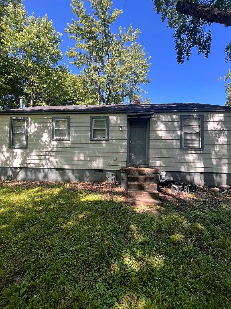 Great Property in quite Neighborhood — Photo 4