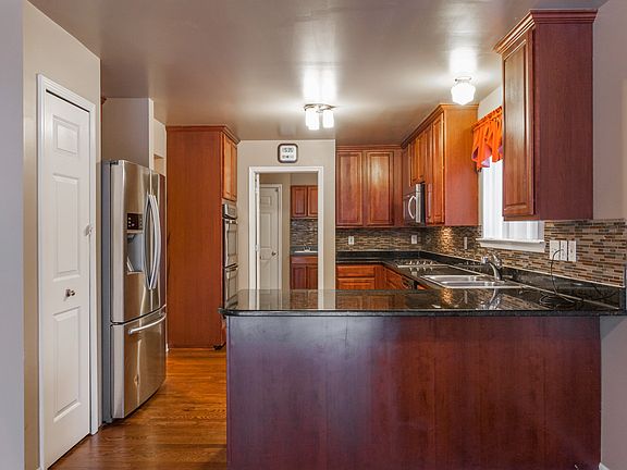4th image of 24726 Pembrooke Dr