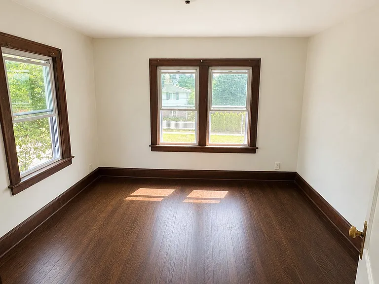 225 N McKinley Ave — Photo 2