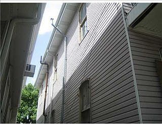 2nd image of 2904 Banks St