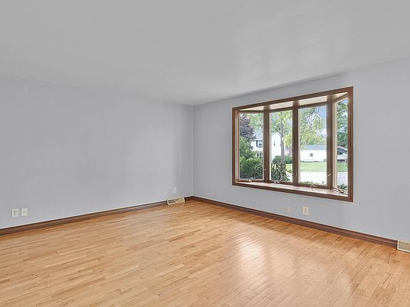 5th image of 5042 Brookgate Dr NW