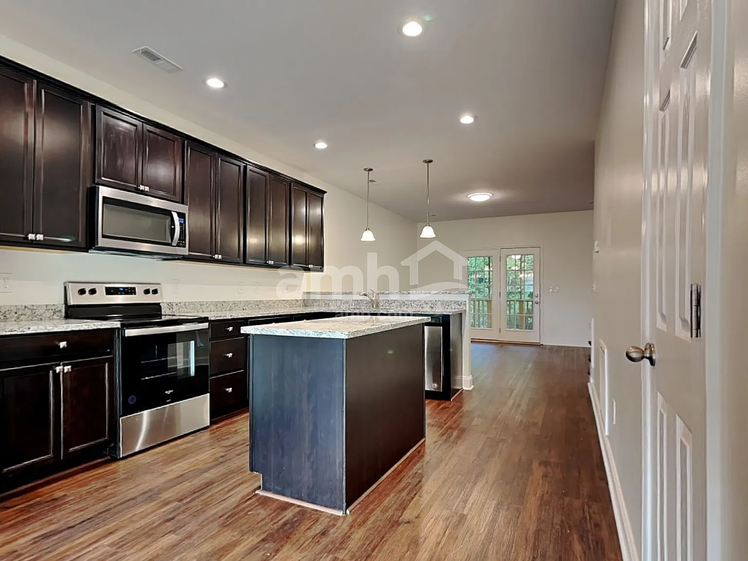 3 bed, 2.5 bath, 2085 sqft, $2,580 — Photo 3