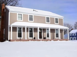 2811 River Run Cir NW, North Canton, OH 44720