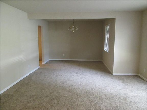 3rd image of 1914 W Northgate Dr