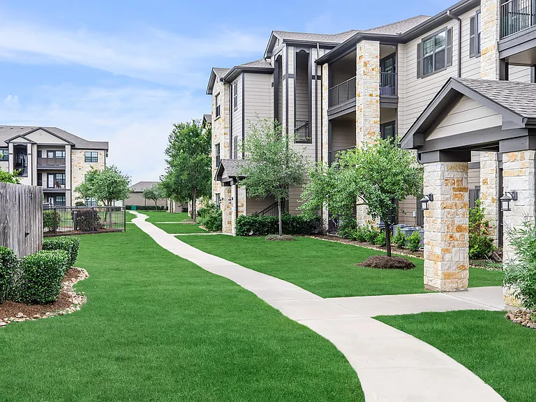 Willow Creek Apartments — Photo 23