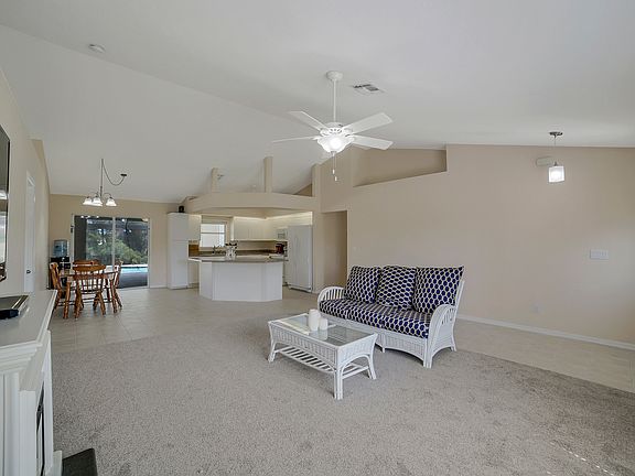 4th image of 406 NW 6th Pl