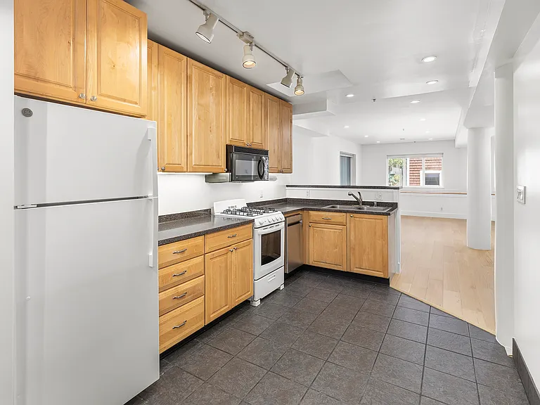 1424 Grove St #A — Photo 2