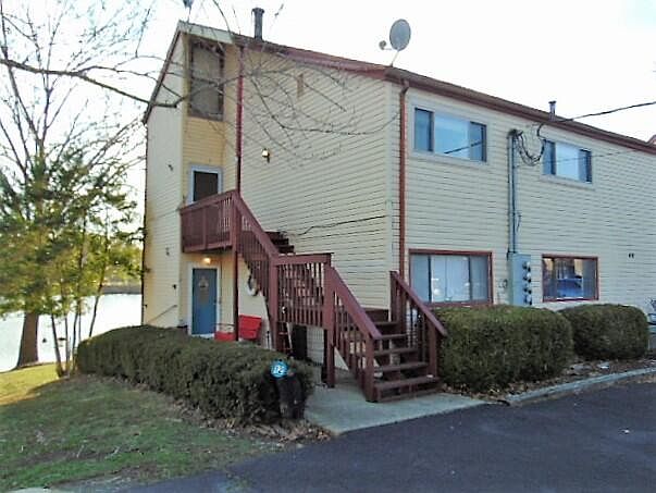 1st image of 40 Fairway Ln #13