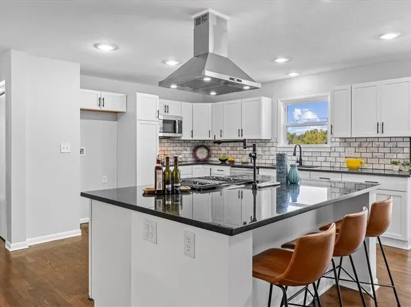 1128 W Elm St, Olathe, KS 66061