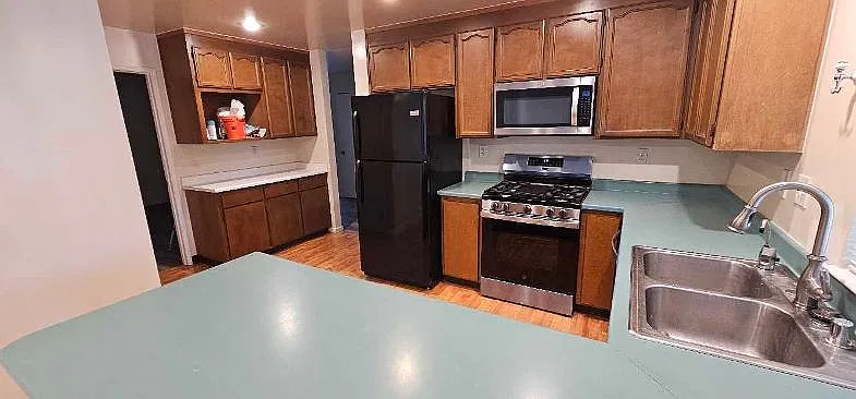 4 bed, 1900 sqft, $3,950 — Photo 4